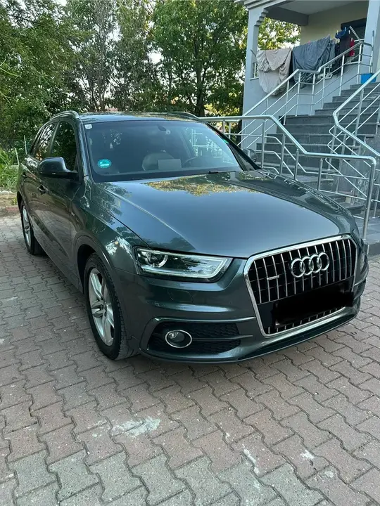 Audi Q3 2012 photo 2