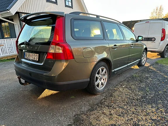Volvo V70 2009 photo 2