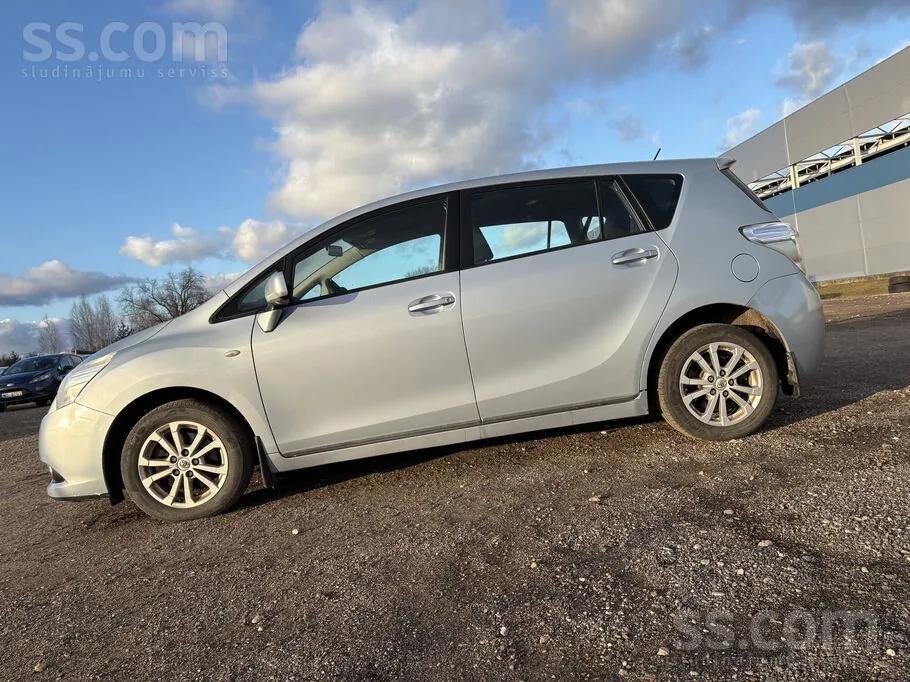 Toyota Verso 2012 photo 2