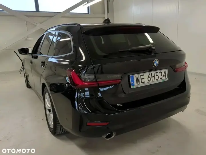 BMW 318I 2022 photo 3