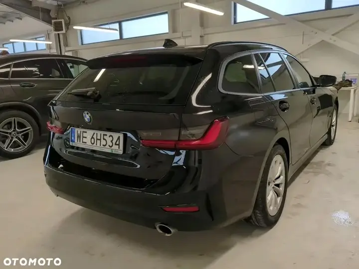 BMW 318I 2022 photo 4