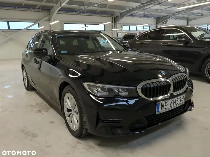 BMW 318I 2022 photo 2