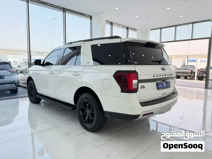 Ford Expedition 2024 photo 3