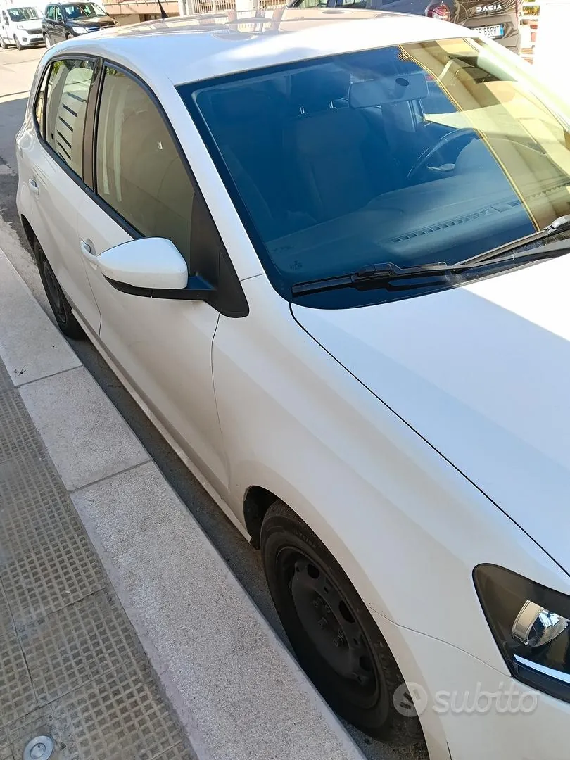 Volkswagen Polo 2011 photo 2
