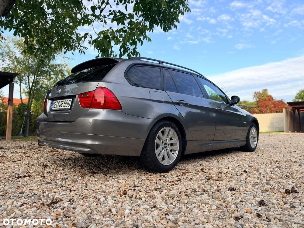 BMW Seria 3 2011 photo 2