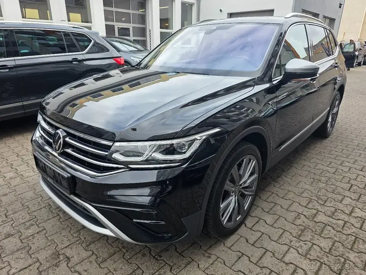 Volkswagen Tiguan Allspace 2023 photo 2