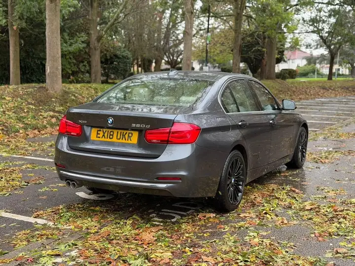 BMW 3 Series 2018 photo 4