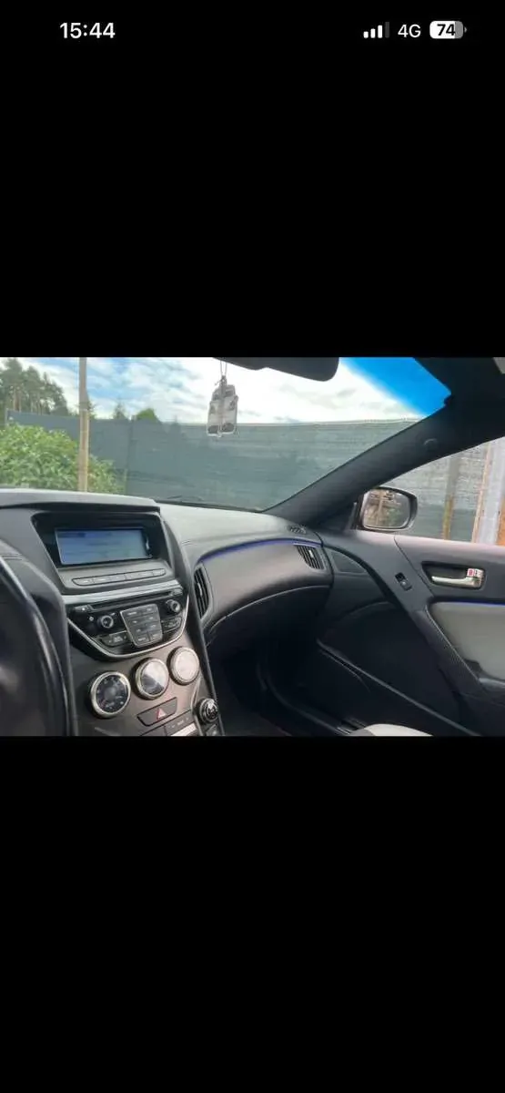 Hyundai Genesis 2012 photo 2