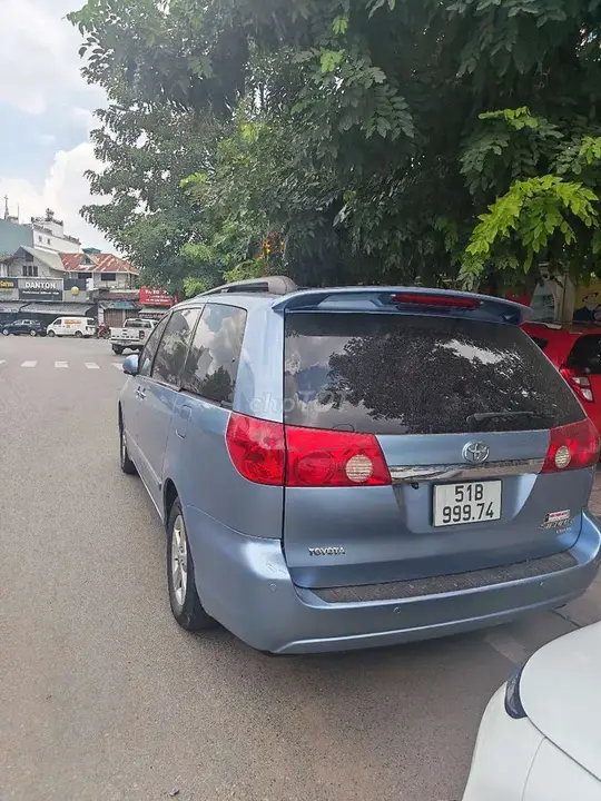 Toyota Sienna 2004 photo 2