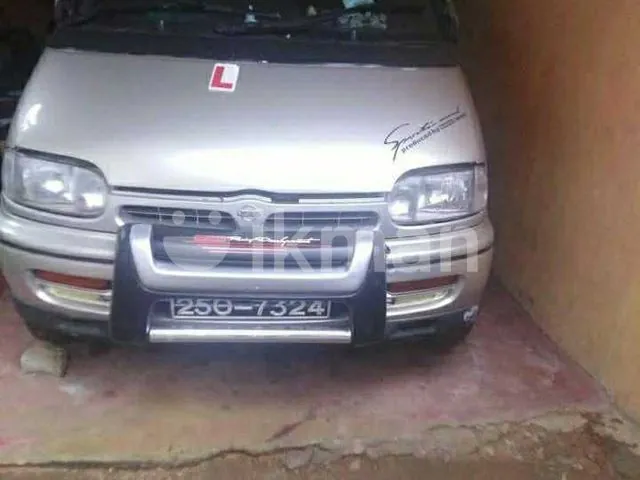 Nissan Serena 1994 photo 2