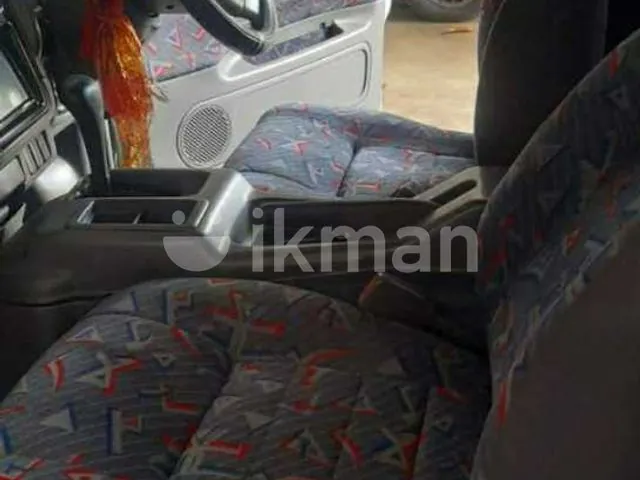 Nissan Serena 1994 photo 4