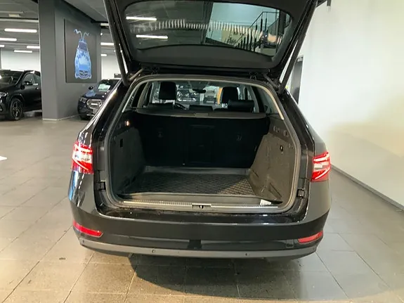 Skoda Superb 2019 photo 5