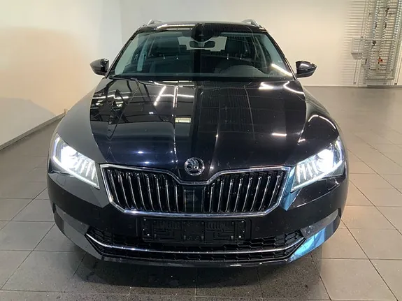 Skoda Superb 2019 photo 2