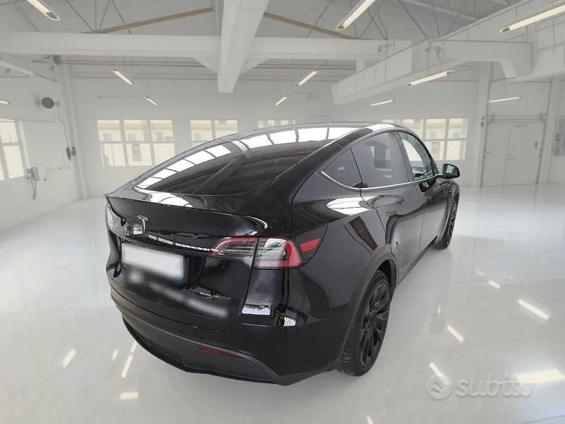 Tesla Model Y 2023 photo 4