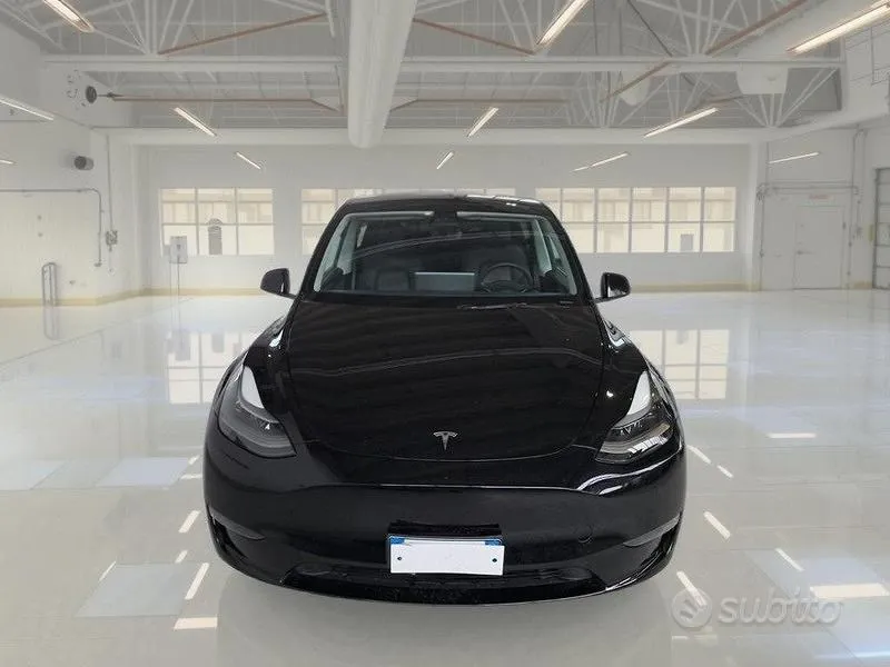 Tesla Model Y 2023 photo 2