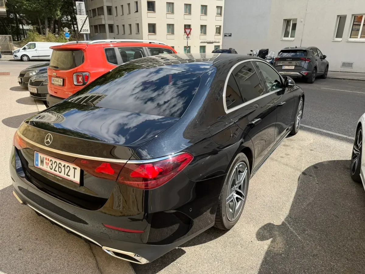 Mercedes-Benz E-Class 2023 photo 3