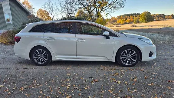 Toyota Avensis 2016 photo 3