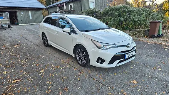 Toyota Avensis 2016 photo 2
