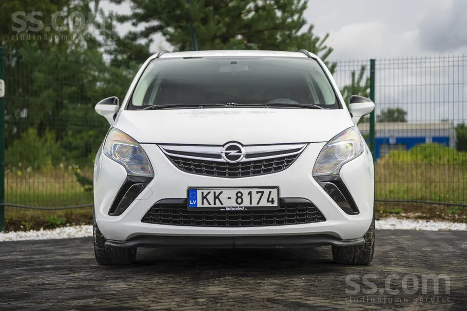 Opel Zafira Tourer 2013 photo 2