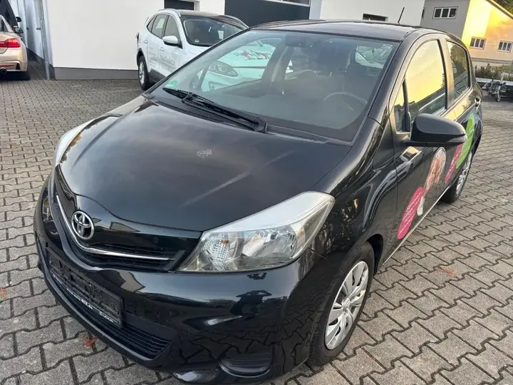 Toyota Yaris Life
