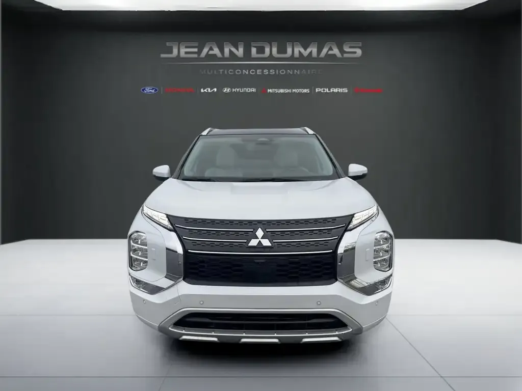 Mitsubishi Outlander 2023 photo 2