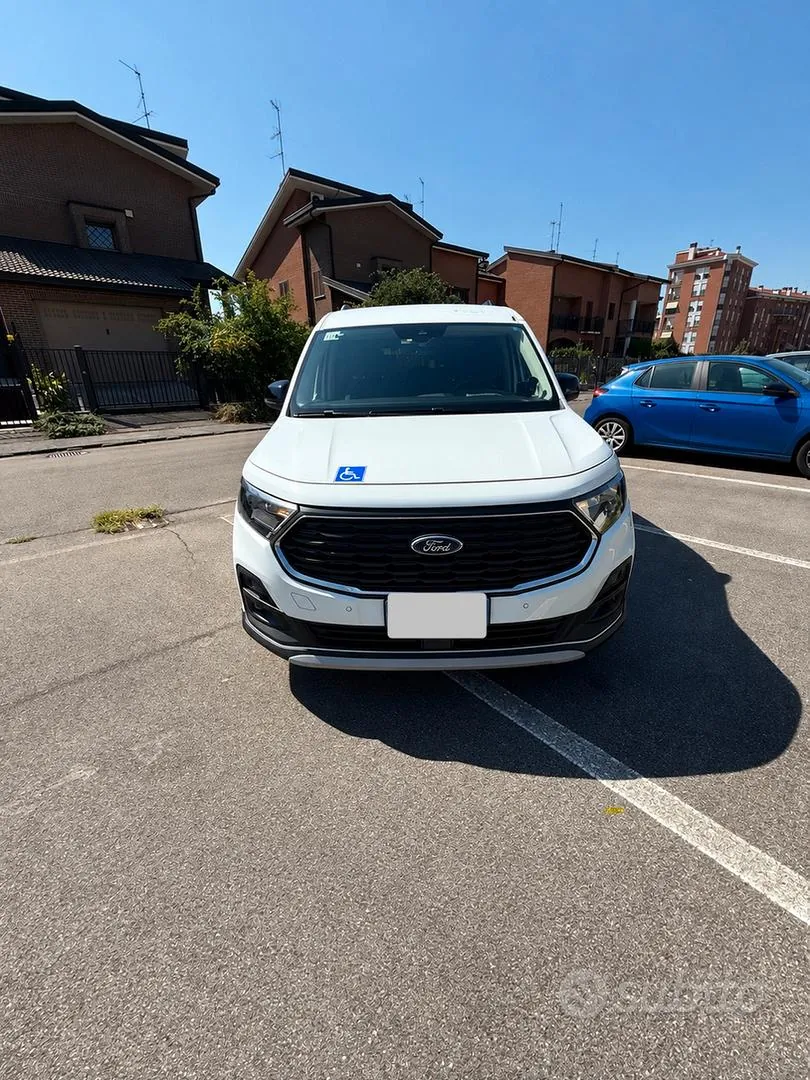 Ford Grand Tourneo Connect 2022 photo 3