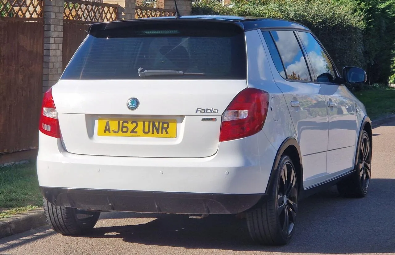 Skoda Fabia 2013 photo 2
