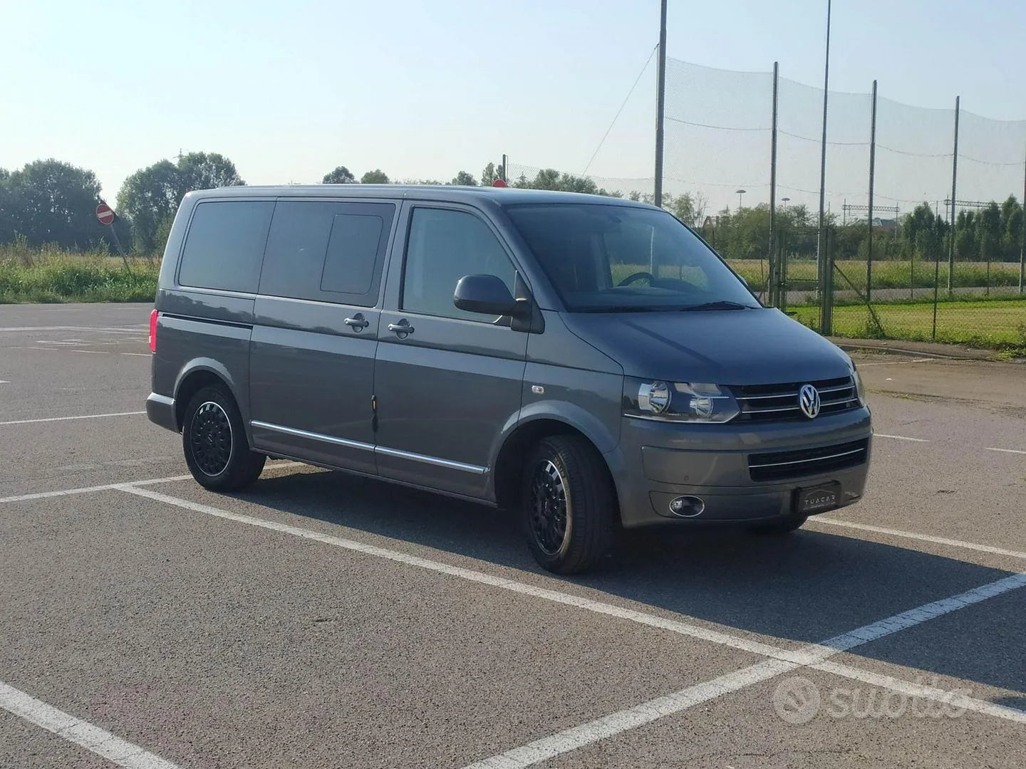 Volkswagen Multivan 2010 photo 3