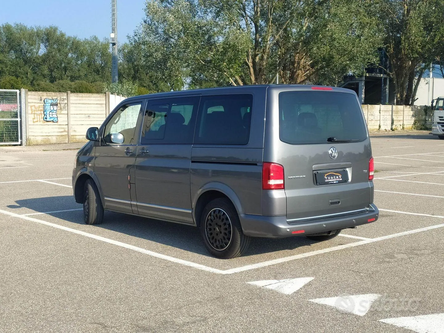 Volkswagen Multivan 2010 photo 5