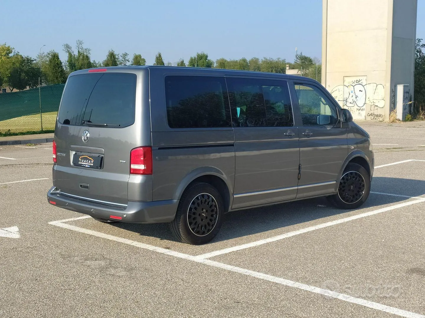 Volkswagen Multivan 2010 photo 4