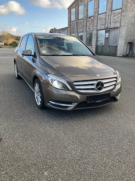 Mercedes-Benz B200 2012 photo 2