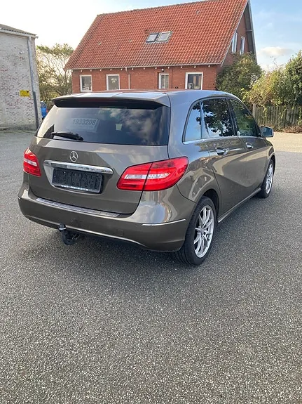 Mercedes-Benz B200 2012 photo 3