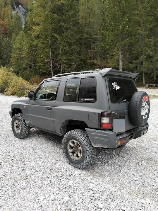 Mitsubishi Pajero 1997 photo 2