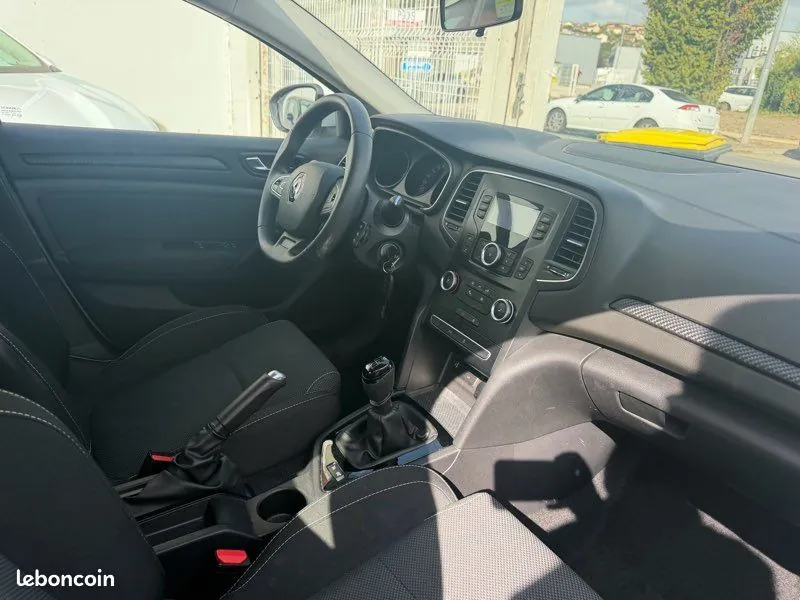 Renault Megane 2019 photo 5