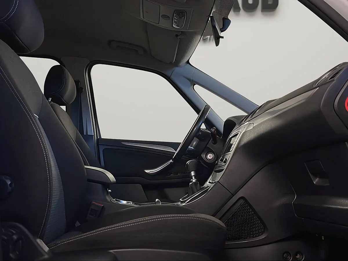 Ford Galaxy 2015 photo 3