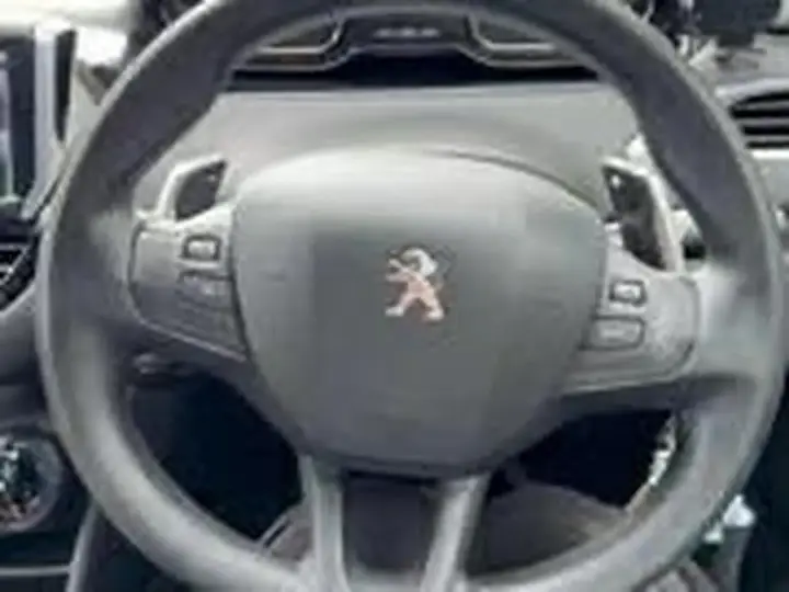 Peugeot 208 2014 photo 3