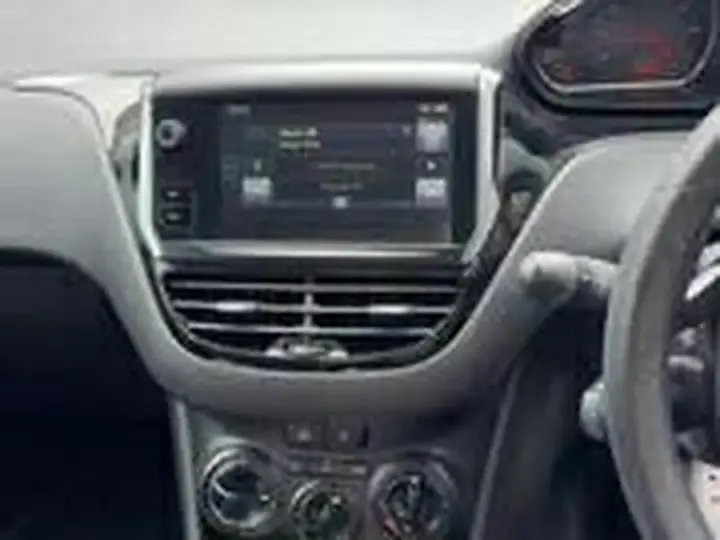 Peugeot 208 2014 photo 2