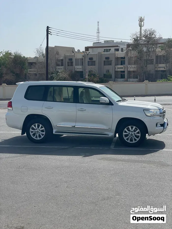 Toyota Land Cruiser 2017 photo 2