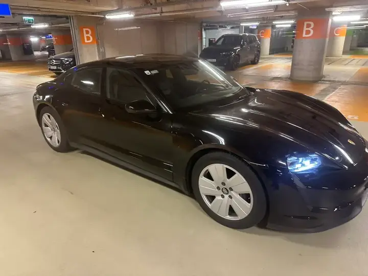 Porsche Taycan 2021 photo 2