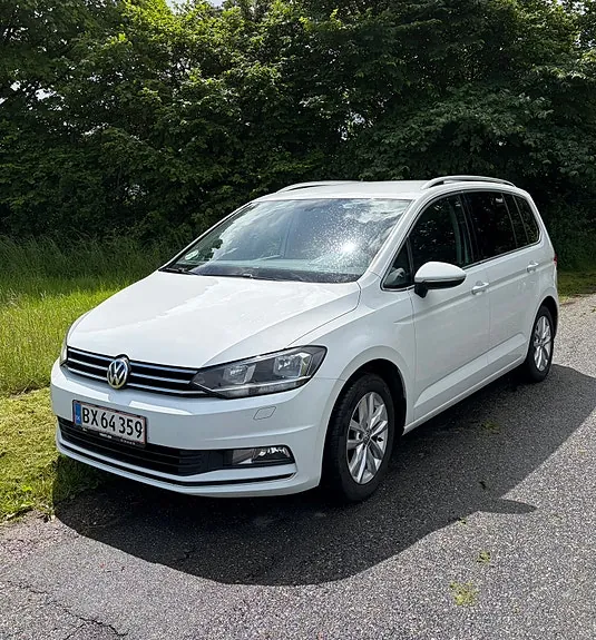Volkswagen Touran 2017 photo 2