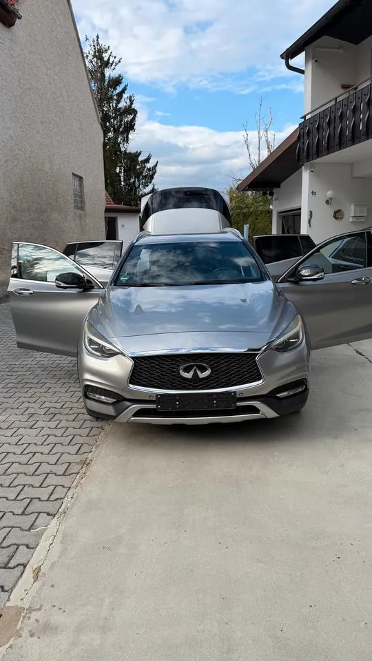 Infiniti Qx30