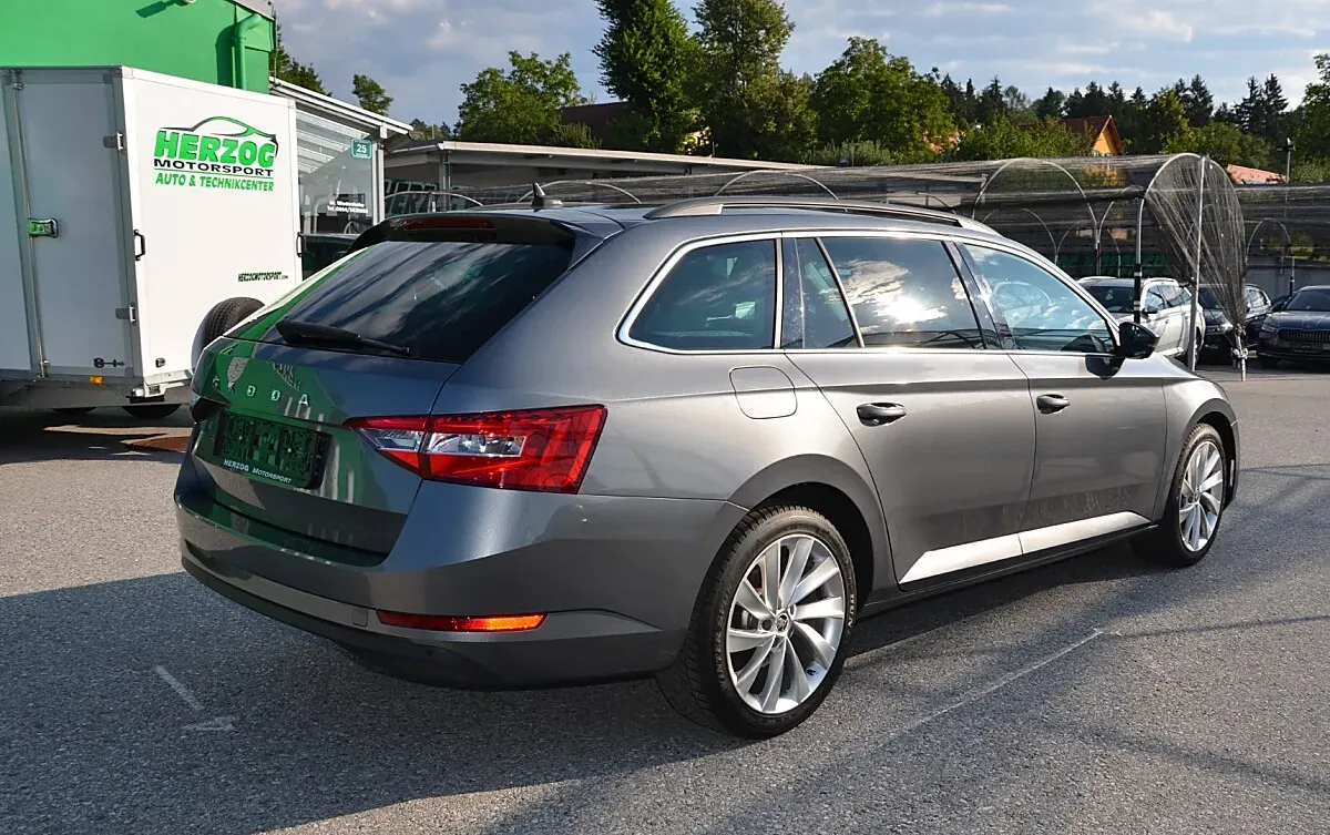 Skoda Superb 2022 photo 3