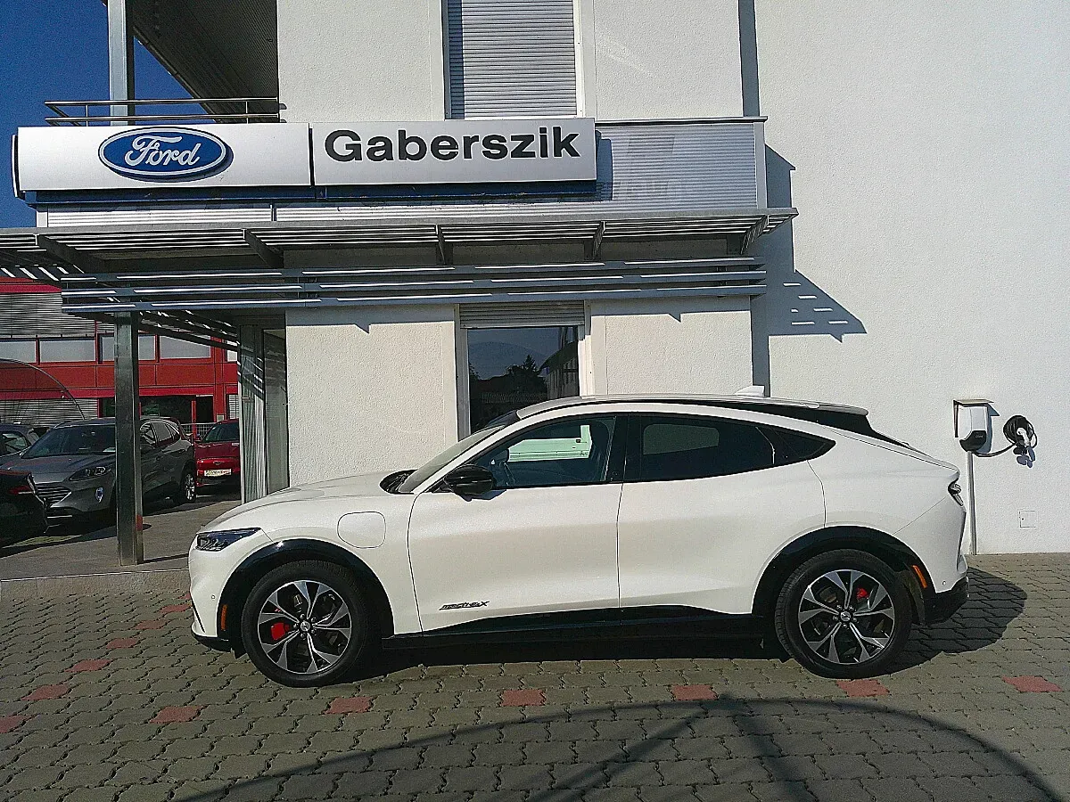 Ford Mustang Mach-E 2022 photo 2