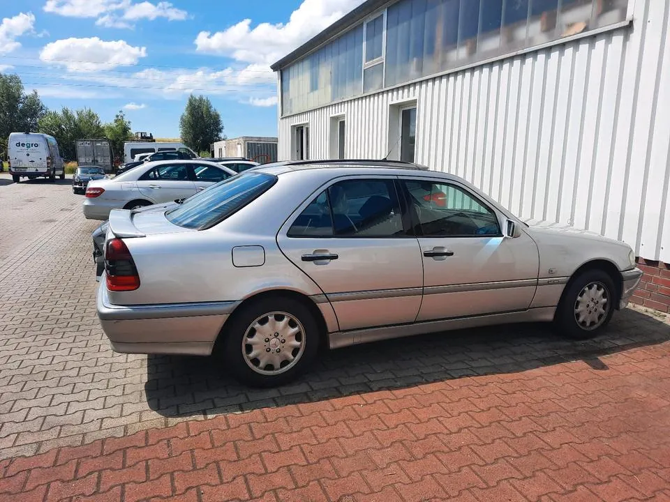 Mercedes-Benz C220