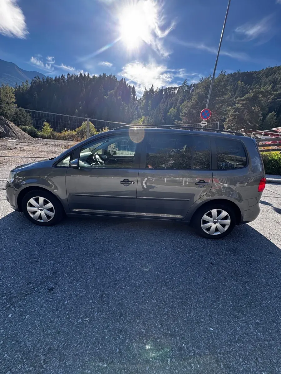 Volkswagen Touran 2014 photo 2
