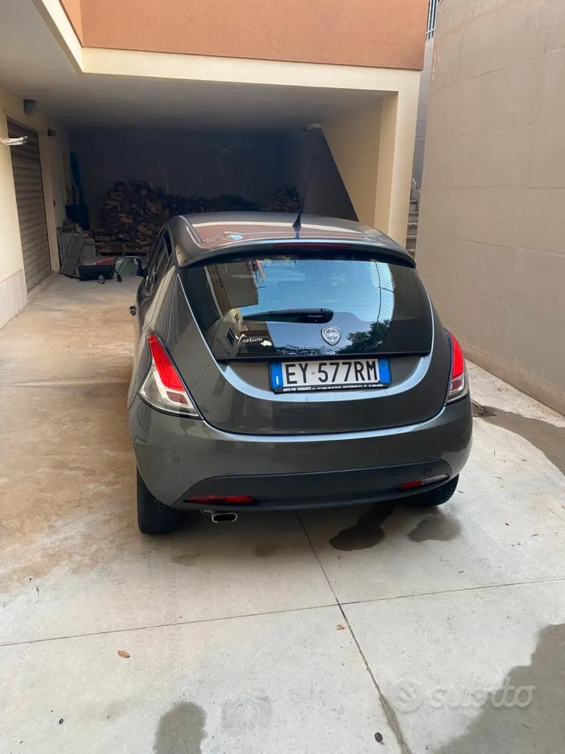 Lancia Ypsilon