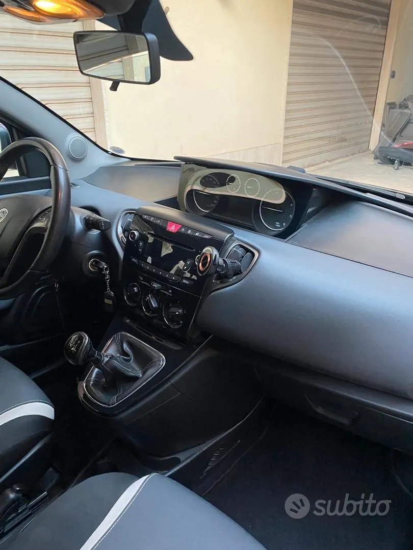 Lancia Ypsilon 2015 photo 5