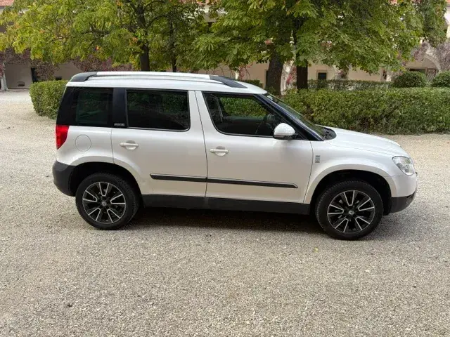 Skoda Yeti 2013 photo 2