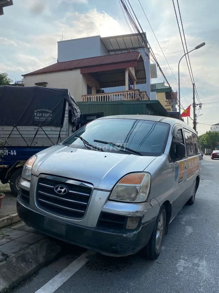 Hyundai Starex