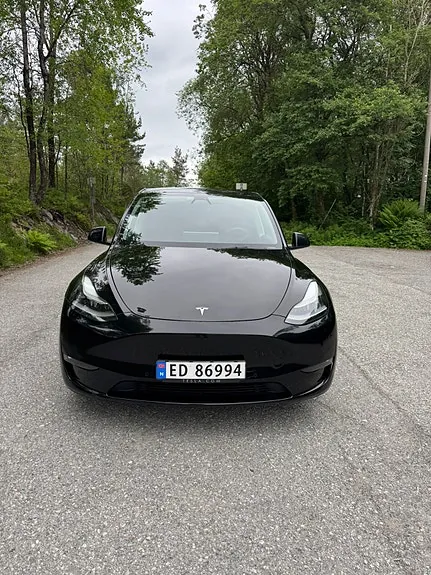 Tesla Model Y 2022 photo 2